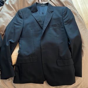 Men’s Louis Vuitton suit in size 36 (US)/46(Euro)